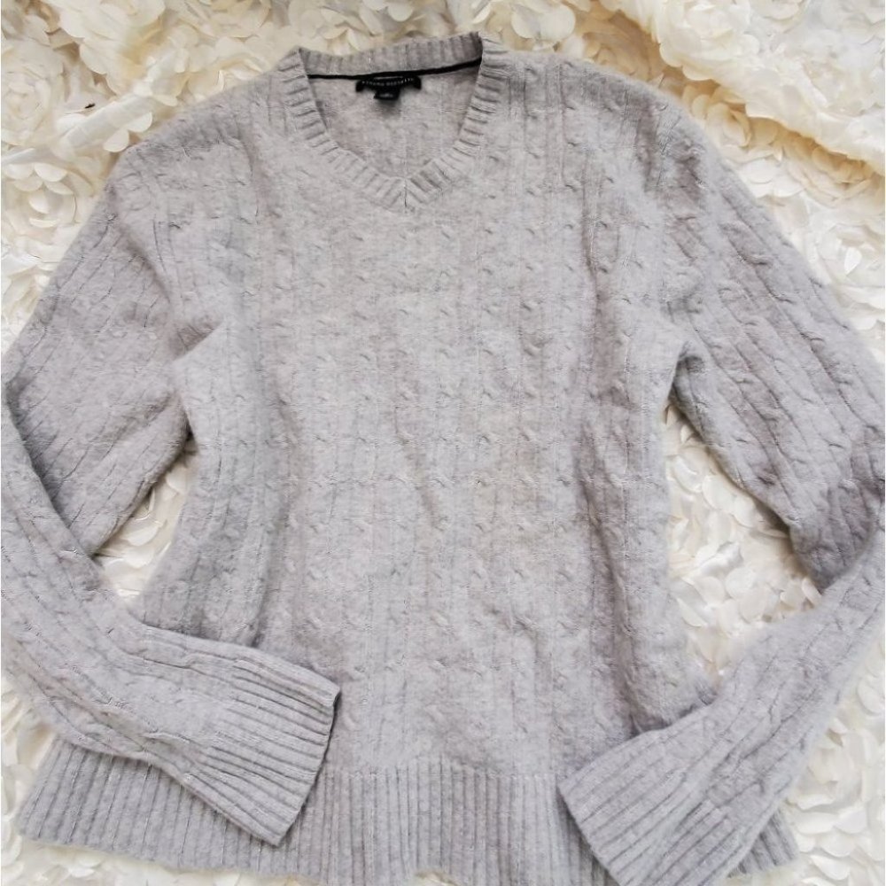 Banana Republic gray cashmere sweater